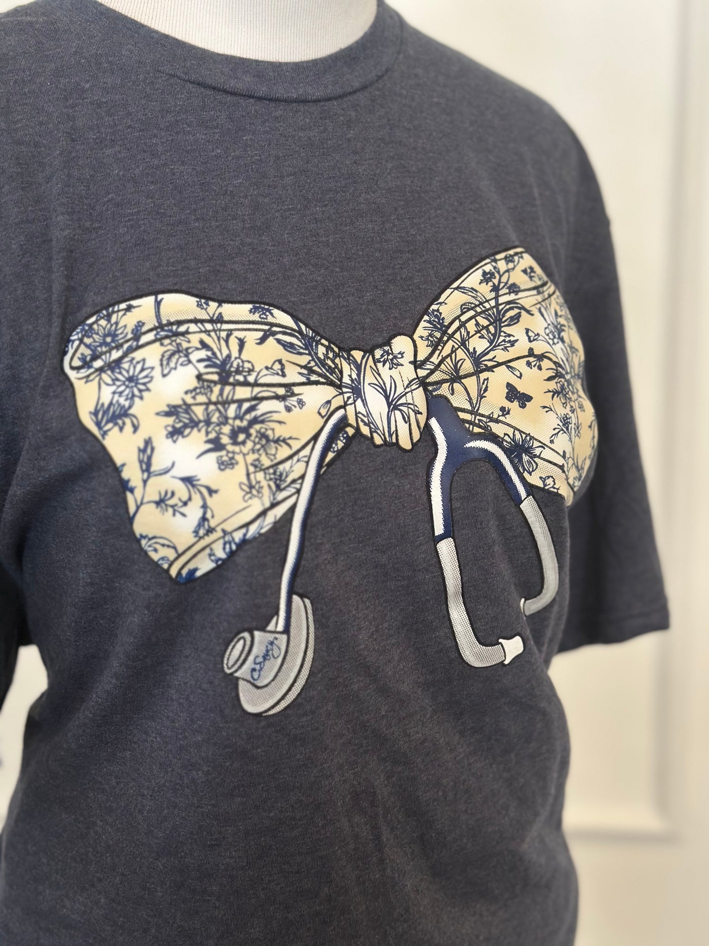 NURSES WEEK TRIBUTE TEE "Stethoscope Bow"
